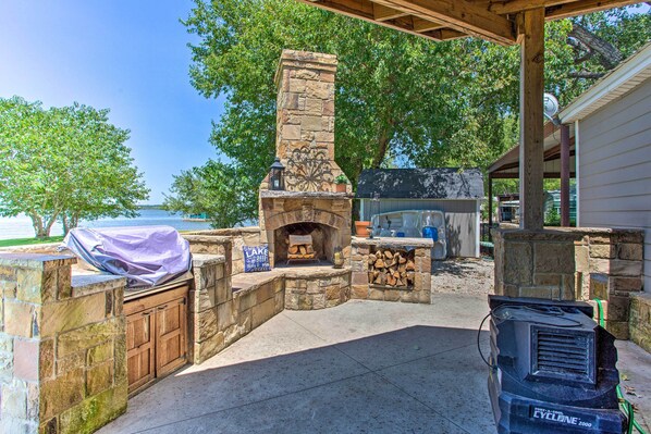 House (3 Bedrooms) | Interior - Lakefront Retreat w/ Pier, Bar Hut & Fireplace! (Graford)