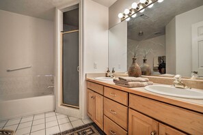Apartment (3 Bedrooms) | Bathroom