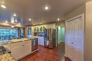 House (4 Bedrooms) | Interior - Upscale Flagstaff Home w/ Hot Tub & Mountain Views (Flagstaff)