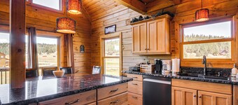 Cozy Family Cabin: Game Room, Near National Parks!