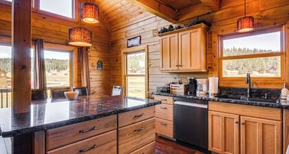 Cozy Family Cabin: Game Room, Near National Parks!