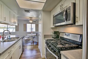 Căn hộ (2 Bedrooms) | Bếp riêng | Lò vi sóng, lò nướng, bếp nấu, máy rửa bát 