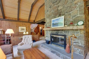 House (5 Bedrooms) | Interior