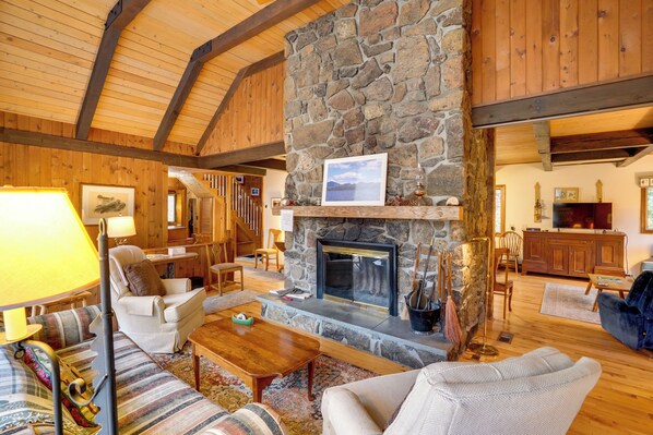 House (5 Bedrooms) | Interior - Community Perks: Retreat w/ Thirteenth Lake Access (North River)