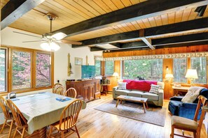 House (5 Bedrooms) | Interior - Community Perks: Retreat w/ Thirteenth Lake Access (North River)