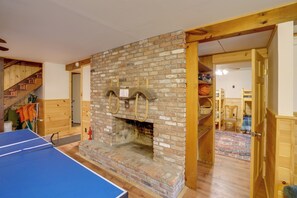 House (5 Bedrooms) | Interior