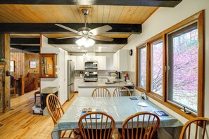 House (5 Bedrooms) | Interior