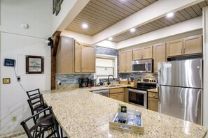 House (3 Bedrooms) | Interior - Deck & Stunning Mountain Views: Gatlinburg Home! (Gatlinburg)