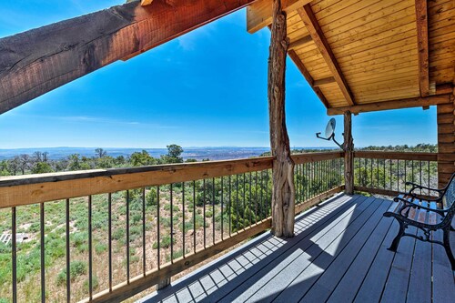 Pet-friendly Moab Cabin w/ Mtn Views & Bbq!