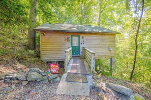 Interior - Secluded Nantahala 'gone Hunting' Cabin w/ Hot Tub (Bryson City)
