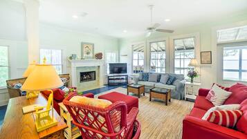 House (5 Bedrooms) | Interior