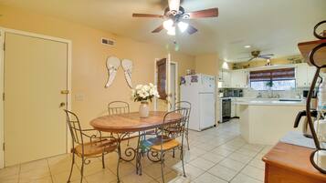 House (2 Bedrooms) | Interior