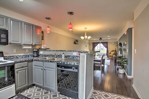 Interior - 4 Mi to Ocean: Lewes Beach Condo w/ Screened Porch (Lewes)