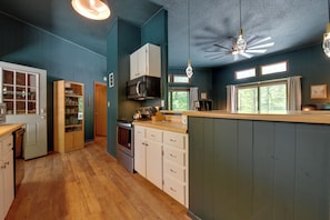 House (2 Bedrooms) | Interior