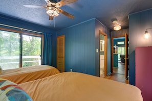 House (2 Bedrooms) | Interior - Pet-friendly Cabin - 1 Mi From Fontana Lake! (Bryson City)