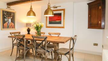 Cottage | Interior