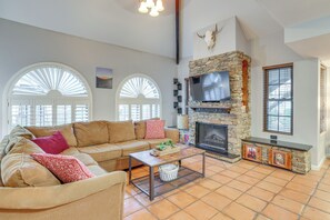 Apartment (2 Bedrooms) | Interior - Walk to Park: Scottsdale Condo w/ Community Pool! (Scottsdale)