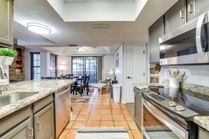 Apartment (2 Bedrooms) | Interior - Walk to Park: Scottsdale Condo w/ Community Pool! (Scottsdale)
