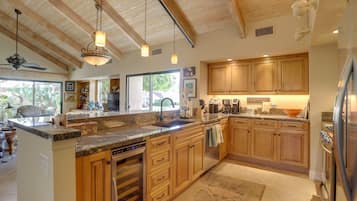 Microwave, oven, kompor, dan mesin pencuci piring