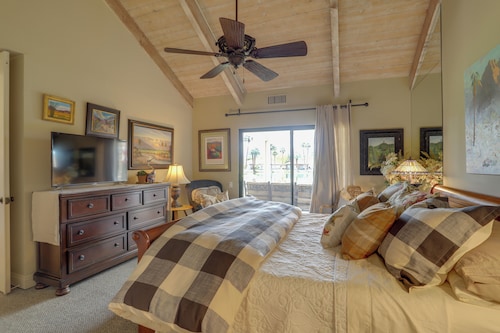 Mtn-view Rancho Mirage Condo w/ Lakefront Patio