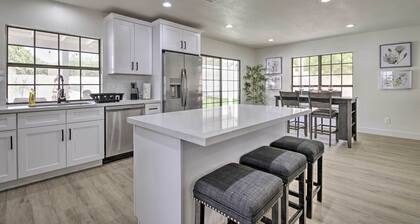 8 mi to Westgate: Family-friendly Glendale Home!