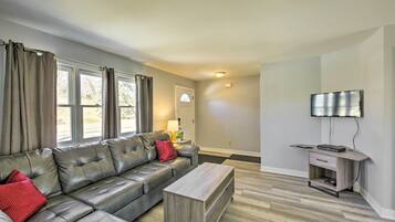 House (3 Bedrooms) | Front of property