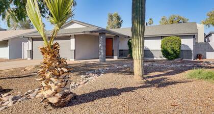 Walk to Riverview Park! Dog-friendly Mesa Retreat