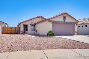 Interior - 4 Mi to State Farm Stadium: Avondale Home w/ Patio (Avondale)