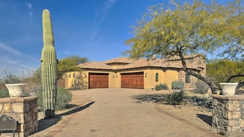 Villa (4 Bedrooms) | Interior