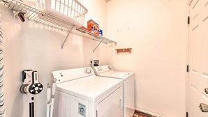 House (3 Bedrooms) | Interior - Bright, Breezy Bradenton Home: 7 Mi to Beach! (Bradenton)