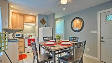 House (1 Bedroom) | Dining