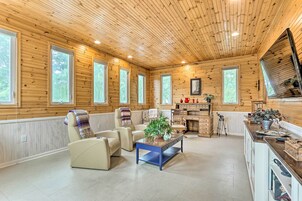 House (5 Bedrooms) | Interior