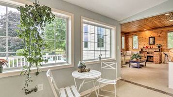 House (5 Bedrooms) | Interior