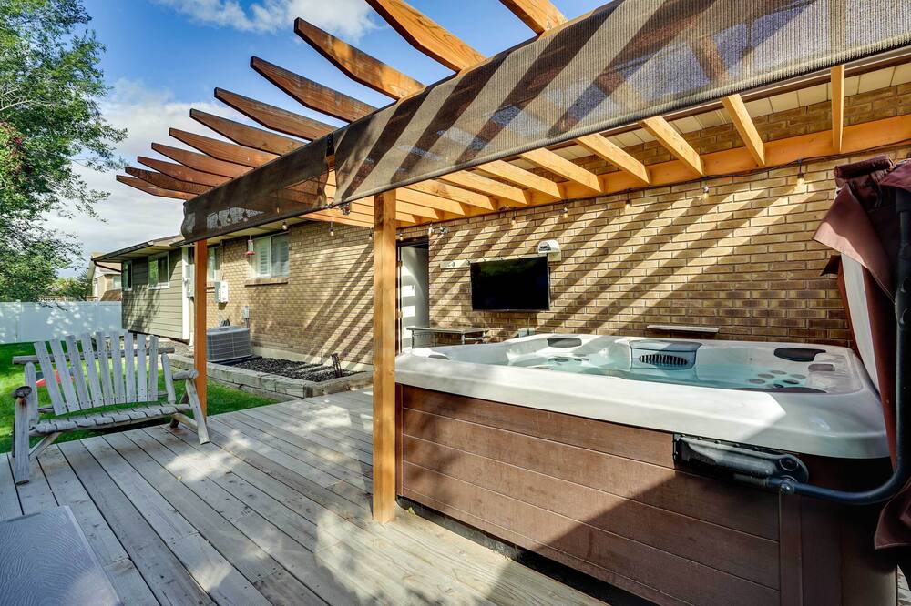 Updated Ranch Apartment w/ Deck - 9 Mi to Downtown - Salt Lake County, UT