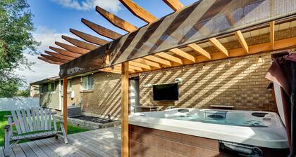 Updated Ranch Apartment w/ Deck - 9 Mi to Downtown