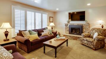 Apartment (3 Bedrooms) | Front of property