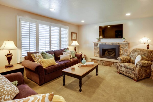 Apartment (3 Bedrooms) | Front of property - Updated Ranch Apartment w/ Deck - 9 Mi to Downtown (Taylorsville)