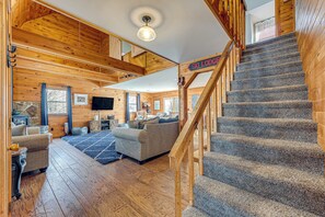 Interior - 2 Mi to Elk Mountain: Poconos Escape on 11 Acres! (Union Dale)