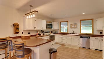 House (4 Bedrooms) | Interior