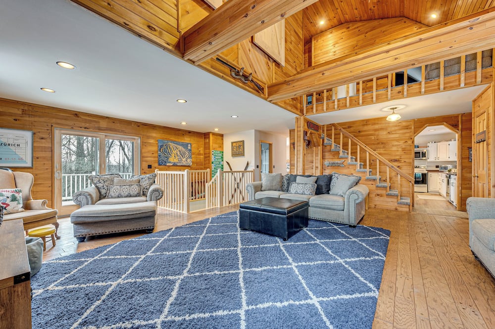 2 Mi to Elk Mountain: Poconos Escape on 11 Acres! - Harford, PA