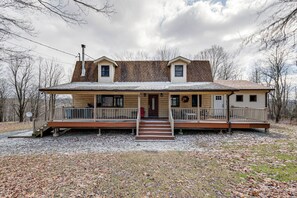 House (4 Bedrooms) | Interior - 2 Mi to Elk Mountain: Poconos Escape on 11 Acres! (Union Dale)