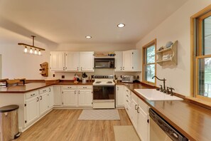 House (4 Bedrooms) | Interior - 2 Mi to Elk Mountain: Poconos Escape on 11 Acres! (Union Dale)