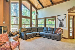 Interior - Cabin < Half-mi From Pine Mountain Lake Marina! (Groveland)