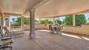 Outdoor dining - Surprise Getaway in 55-plus Community by Golf (Surprise)