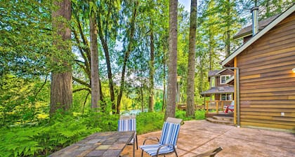 The River House' w/ Deck, on Mckenzie River!