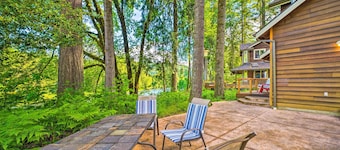 The River House' w/ Deck, on Mckenzie River!