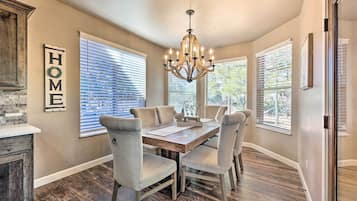 House (3 Bedrooms) | Interior