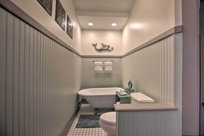 House (5 Bedrooms) | Interior