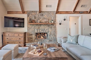 House (6 Bedrooms) | Interior