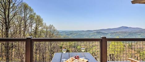 House (6 Bedrooms) | Interior